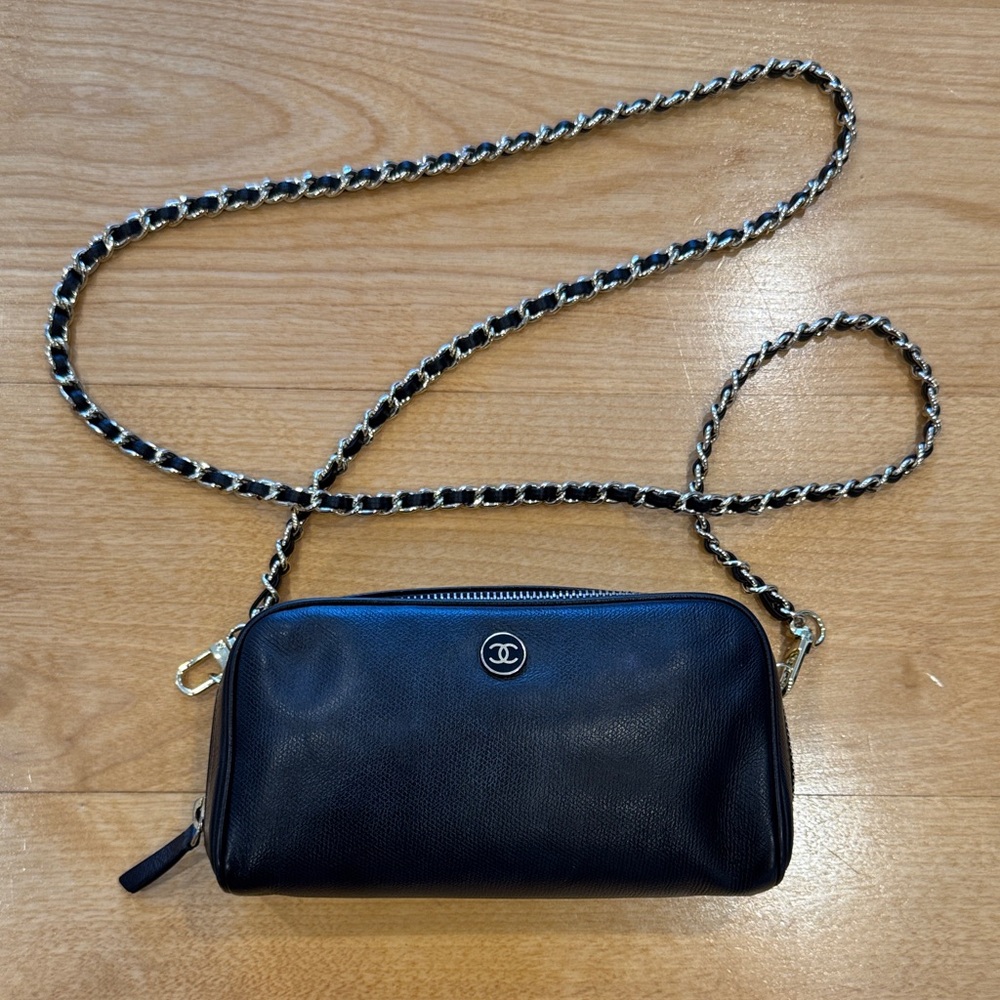 CHANEL Black Crossbody Bag with Chain Strap